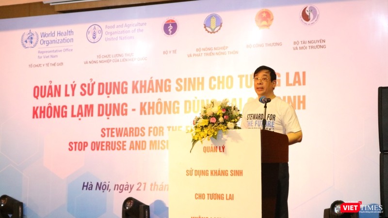 PGS.TS. Lương Ngọc Khuê - Cục trưởng Cục Quản lý Khám, chữa bệnh phát biểu khai mạc buổi lễ mít tinh (Ảnh: Minh Thúy). PGS.TS. Lương Ngọc Khuê - Cục trưởng Cục Quản lý Khám, chữa bệnh phát biểu khai mạc buổi lễ mít tinh (Ảnh: Minh Thúy).