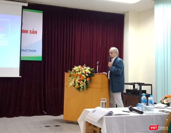 Chuyên gia nước ngoài làm việc tại Hội nghị Chuyên gia nước ngoài làm việc tại Hội nghị