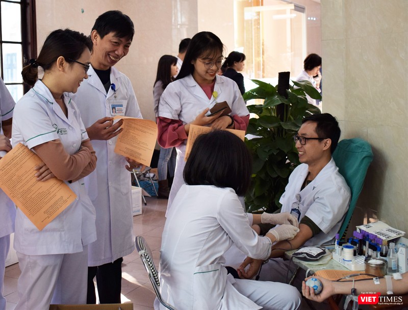 Hoạt động hiến máu diễn ra sôi nổi. Hoạt động hiến máu diễn ra sôi nổi.