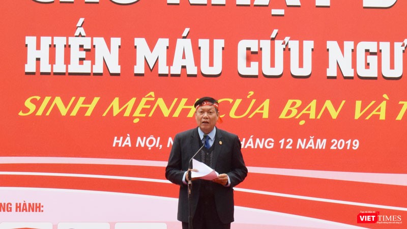 Thứ trưởng Bộ Y tế Đỗ Xuân Tuyên chia sẻ về ý nghĩa của việc hiến máu. Thứ trưởng Bộ Y tế Đỗ Xuân Tuyên chia sẻ về ý nghĩa của việc hiến máu.
