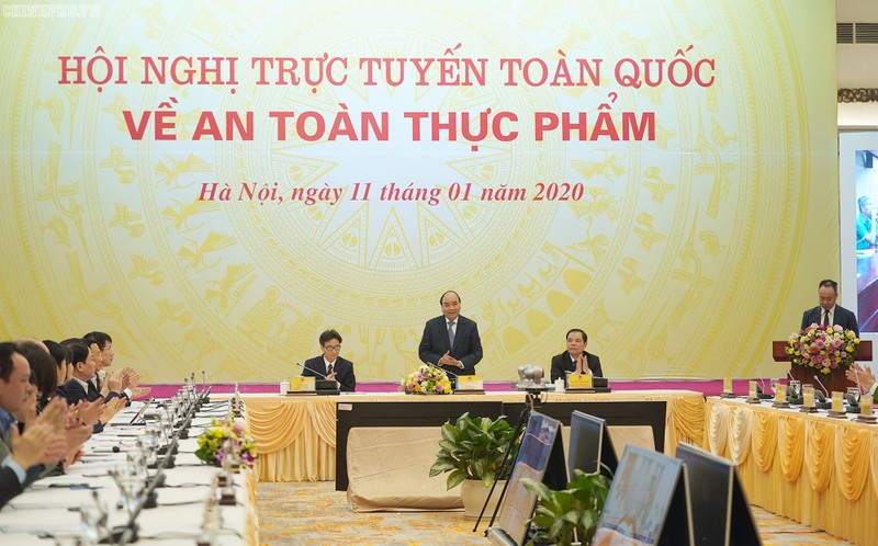 Thủ tướng Nguyễn Xuân Phúc chỉ trì hội nghị trực tuyến toàn quốc về ATTP sáng 11/1 (Ảnh: Chinhphu.vn). Thủ tướng Nguyễn Xuân Phúc chỉ trì hội nghị trực tuyến toàn quốc về ATTP sáng 11/1 (Ảnh: Chinhphu.vn).