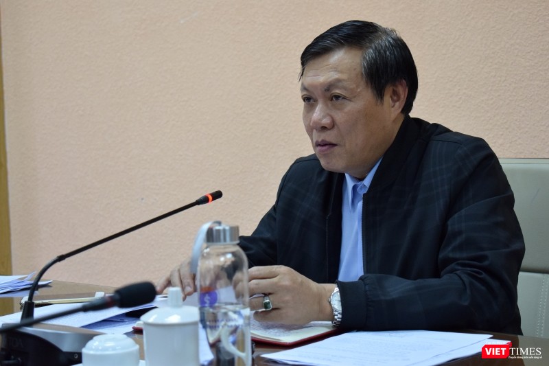 Thứ trưởng Bộ Y tế Đỗ Xuân Tuyên chủ trì buổi họp khẩn chiều 15/1. Thứ trưởng Bộ Y tế Đỗ Xuân Tuyên chủ trì buổi họp khẩn chiều 15/1.