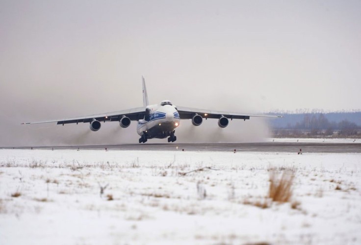 Máy bay An-124