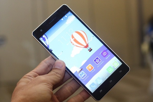 Mobiistar Prime X Plus là phiên bản nâng cấp của Prime X năm ngoái, được tăng kích thước màn hình lên 5,5 inch, độ phân giải HD. Máy tiếp tục được thiết kế khung kim loại và hai mặt kính. Mobiistar Prime X Plus là phiên bản nâng cấp của Prime X năm ngoái, được tăng kích thước màn hình lên 5,5 inch, độ phân giải HD. Máy tiếp tục được thiết kế khung kim loại và hai mặt kính.