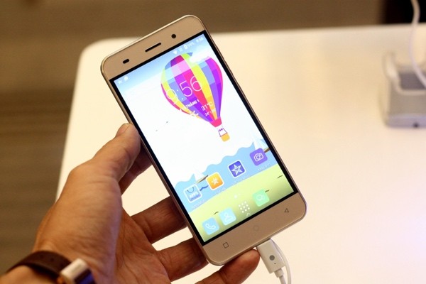 Mobiistar Lai Yuki có giá 2.590.000 đồng, được trang bị vi xử lý 4 lõi tốc độ 1,3GHz, RAM 2GB, bộ nhớ trong 16GB, khe cắm thẻ tối đa 32GB. Mobiistar Lai Yuki có giá 2.590.000 đồng, được trang bị vi xử lý 4 lõi tốc độ 1,3GHz, RAM 2GB, bộ nhớ trong 16GB, khe cắm thẻ tối đa 32GB.