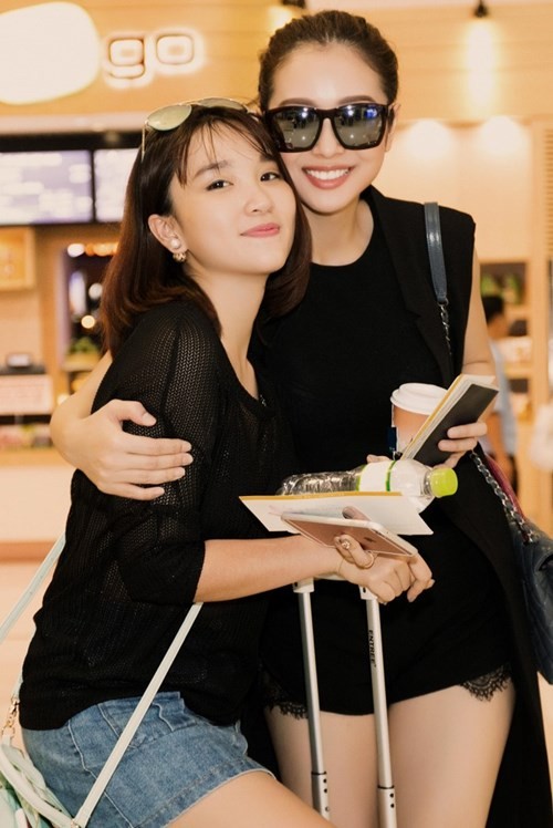 Jennifer Phạm vội vàng ra sân bay về Hà Nội gấp cùng biên đạo dancesport Chu Quỳnh Trang sau đêm thi đầu tiên Jennifer Phạm vội vàng ra sân bay về Hà Nội gấp cùng biên đạo dancesport Chu Quỳnh Trang sau đêm thi đầu tiên