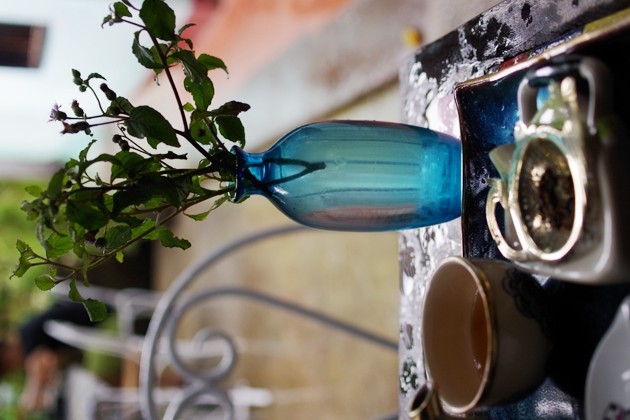 Quán thường sử dụng các loại hoa dại để cắm tạo vẻ đẹp mộc mạc, gần gũi. Ảnh:Hương Chi Quán thường sử dụng các loại hoa dại để cắm tạo vẻ đẹp mộc mạc, gần gũi. Ảnh:Hương Chi