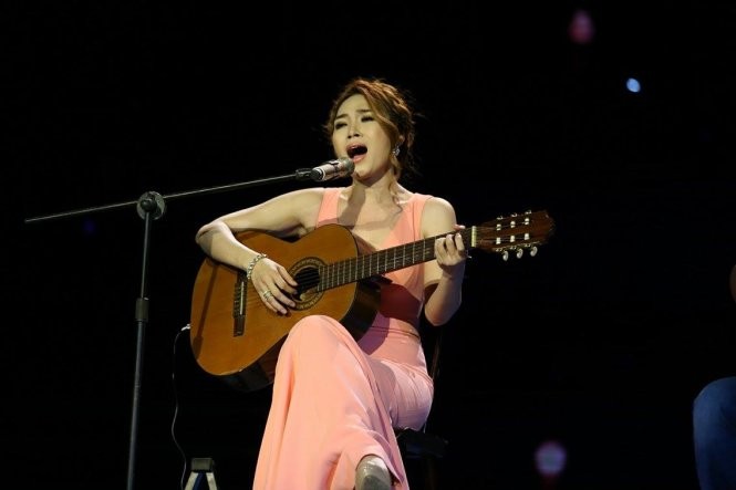 Mỹ Tâm vừa đàn vừa hátCám ơn người tình Mỹ Tâm vừa đàn vừa hátCám ơn người tình