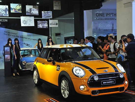 Nhiều mẫu xe nhập khẩu đã tăng giá trong năm 2016. Ảnh minh họa