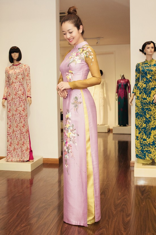 Mặc dù đã là 'gái hai con' nhưng bà xã doanh nhân Đức Hải vẫn giữ được nhan sắc tươi trẻ và vóc dáng thon thả. Mặc dù đã là 'gái hai con' nhưng bà xã doanh nhân Đức Hải vẫn giữ được nhan sắc tươi trẻ và vóc dáng thon thả.