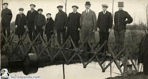 Những phát minh công nghệ cực hay ho 100 năm trước ảnh 13 Cầu gấp tiện lợi.