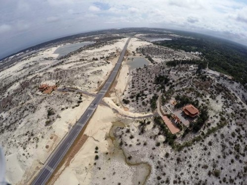 Với ý nghĩa ghi nhớ công ơn sinh thành và dưỡng dục của cha mẹ, ông Võ Phước Sỹ (SN 1967), xã Hưng Thủy (huyện Lệ Thủy) đã đầu tư và xây dựng hai khu lăng mộ kiên cố và tráng lệ này.