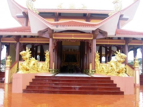 Cận cảnh khu lăng mộ của cụ ông...