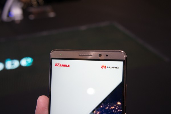 Camera trước của Mate 8 độ phân giải 8MP