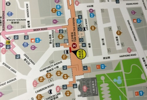 Khu vực Tsim Sha Tsui, nơi tập trung nhiều nơi ở cho dân du lịch bụi. Khu vực Tsim Sha Tsui, nơi tập trung nhiều nơi ở cho dân du lịch bụi.