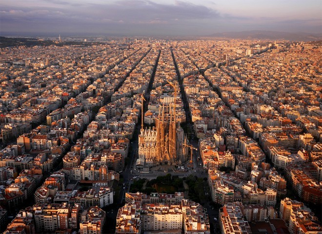 3. Thành phố Barcelona, Tây Ban Nha. 3. Thành phố Barcelona, Tây Ban Nha.