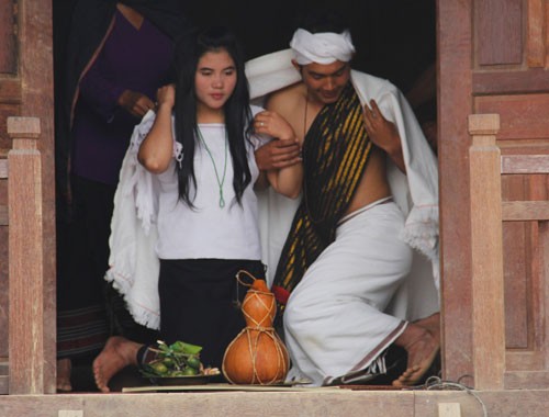 Những kiểu cầu hôn kỳ quặc ở Việt Nam ảnh 3 Những kiểu cầu hôn kỳ quặc ở Việt Nam ảnh 3