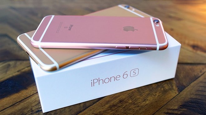 Phone 6S 16 GB (18,9 triệu đồng): Vượt trên các đối thủ, iPhone 6S 16 GB vẫn là điện thoại di động cao cấp bán chạy nhất thời điểm sau Tết, theo số liệu từ một số nhà bán lẻ lớn. Ngoài 6S 16 GB, iPhone 6S Plus bản 64 GB (24,7 triệu) cũng được nhiều người