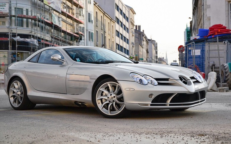 Nữ ca sĩ Beyoncé Knowles đi xe siêu sang Mercedes-Benz SLR trị giá 500.000 USD