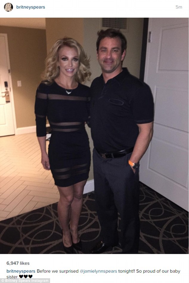 Video: Britney Spears mặc bikini vàng nhảy múa gợi cảm ảnh 4