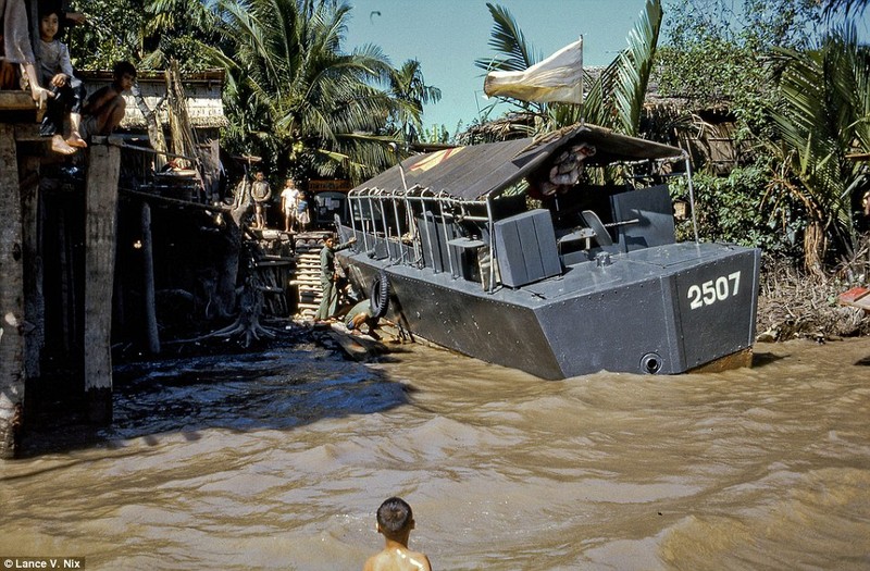 Ảnh hiếm về “chiến tranh cục bộ” Việt Nam 1968 - 1969 ảnh 13 Ảnh hiếm về “chiến tranh cục bộ” Việt Nam 1968 - 1969 ảnh 13
