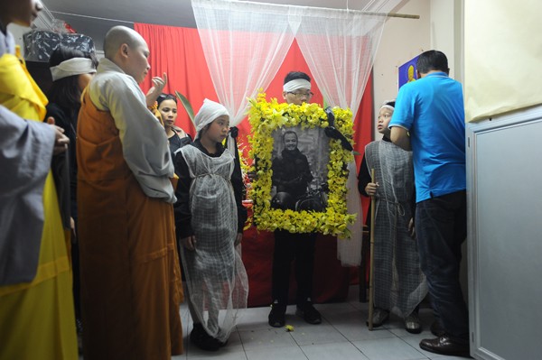 Những kỉ vật của Trần Lập nằm lặng lẽ trong ngôi nhà vắng ảnh 4 Những kỉ vật của Trần Lập nằm lặng lẽ trong ngôi nhà vắng ảnh 4