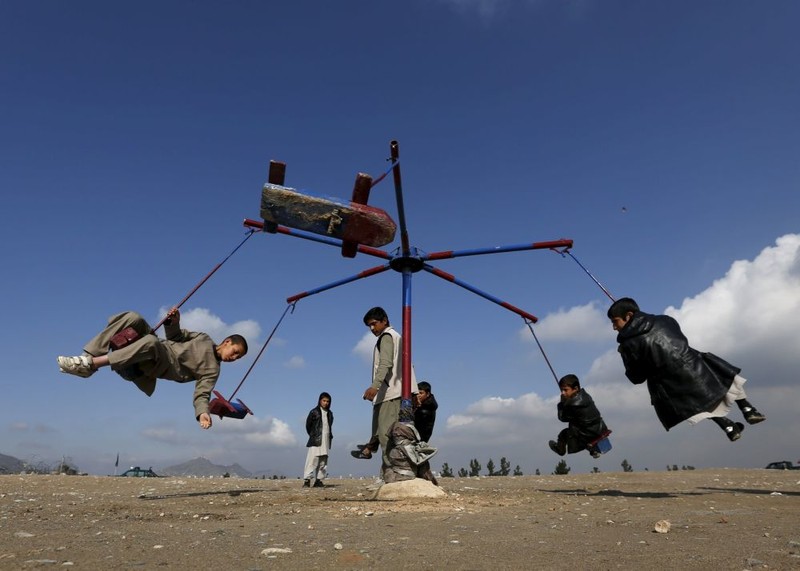13 khoảnh khắc ấn tượng nhất tuần qua ảnh 11 Những đứa trẻ Afghanistan trong ngày Tết Afghanistan Nữ dân quân người Kurd trước thềm Năm mới của vùng Ba Tư