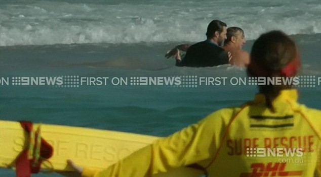 “Người sói” Hugh Jackman cứu 2 mạng người ở bãi biển Australia ảnh 1 “Người sói” Hugh Jackman cứu 2 mạng người ở bãi biển Australia ảnh 1