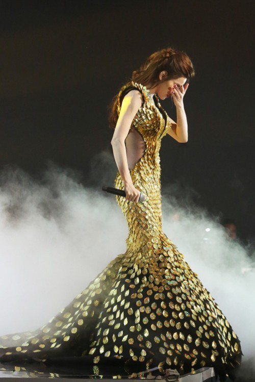 Hà Hồ: "Sống thực tế, yêu hết mình, đau đớn tận cùng và lãng quên nhanh" ảnh 1