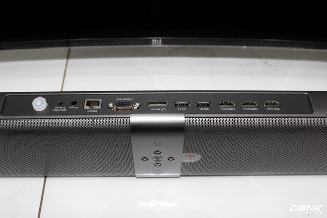 “Đập hộp” tivi màn hình cong mỏng hơn iPhone 6s của Xiaomi ảnh 7 “Đập hộp” tivi màn hình cong mỏng hơn iPhone 6s của Xiaomi ảnh 7