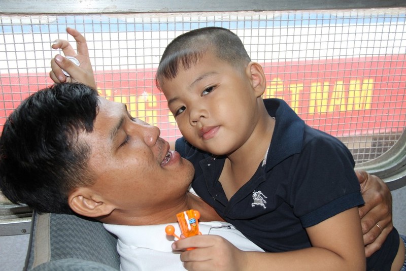 Tàu ngoại ô Sài Gòn - Dĩ An đắt khách ngày nghỉ lễ ảnh 4 Tàu ngoại ô Sài Gòn - Dĩ An đắt khách ngày nghỉ lễ ảnh 4