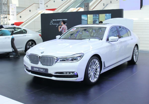 Rolls-Royce Ghost và BMW i8 bỗng nhiên xuất hiện tại BMW World Vietnam 2016 ảnh 4