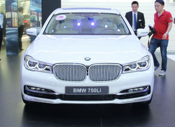 Rolls-Royce Ghost và BMW i8 bỗng nhiên xuất hiện tại BMW World Vietnam 2016 ảnh 3