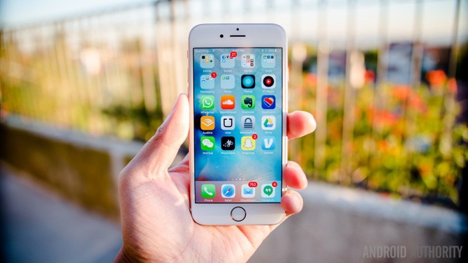 Vì sao giá iPhone vẫn ngất ngưởng?