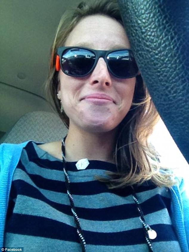 Lái chiếc xe "quái thú" cho Tổng thống Obama là một cô gái 26 tuổi ảnh 4