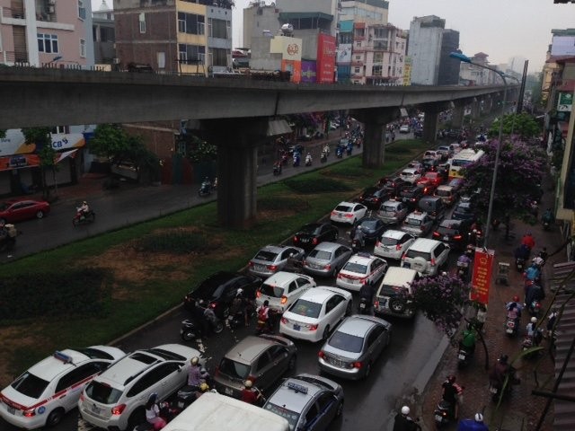 Hà Nội: Phố thành sông, giao thông tê liệt (video) ảnh 9