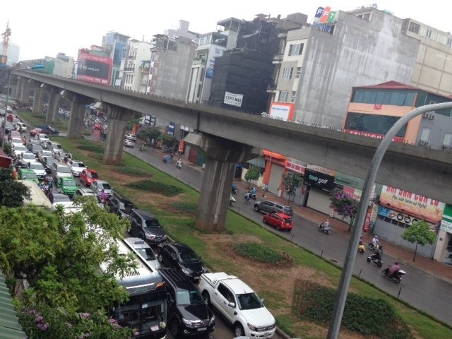 Hà Nội: Phố thành sông, giao thông tê liệt (video) ảnh 10