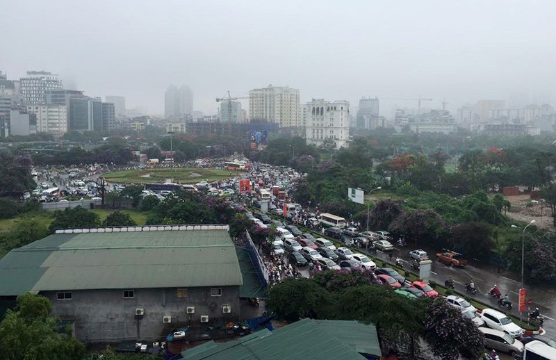 Hà Nội: Phố thành sông, giao thông tê liệt (video) ảnh 11