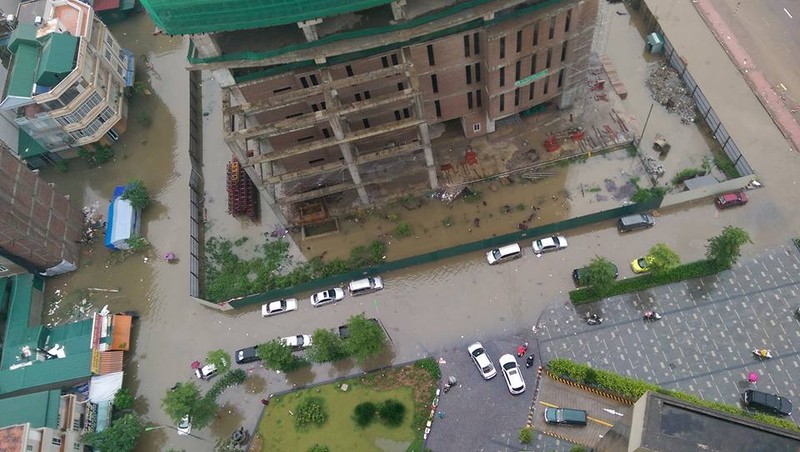 Hà Nội: Phố thành sông, giao thông tê liệt (video) ảnh 1