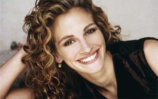 Ngấp nghé tuổi 50, Julia Roberts vẫn là một trong những nữ diễn viên được trả cát-xê cao nhất trong lịch sử điện ảnh Hollywood. Cô đã 7 lần được tạp chí People bình chọn trong top "50 người đẹp nhất thế giới". Nhân dịp sinh nhật Julia vào ngày 28/10, cùng