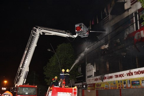 Cháy siêu thị điện máy lớn bậc nhất tỉnh Quảng Trị ảnh 7 Cháy siêu thị điện máy lớn bậc nhất tỉnh Quảng Trị ảnh 7
