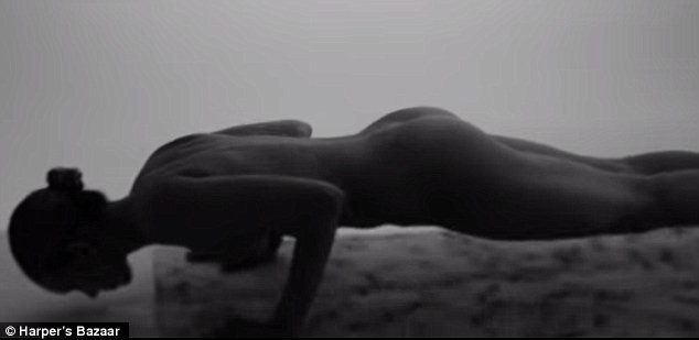 Video: Yoga khoả thân nghệ thuật hút hồn người xem ảnh 8 Video: Yoga khoả thân nghệ thuật hút hồn người xem ảnh 8