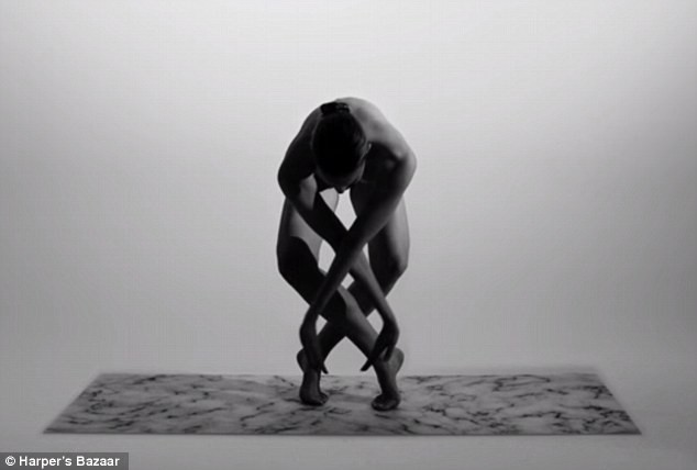 Video: Yoga khoả thân nghệ thuật hút hồn người xem ảnh 10 Video: Yoga khoả thân nghệ thuật hút hồn người xem ảnh 10