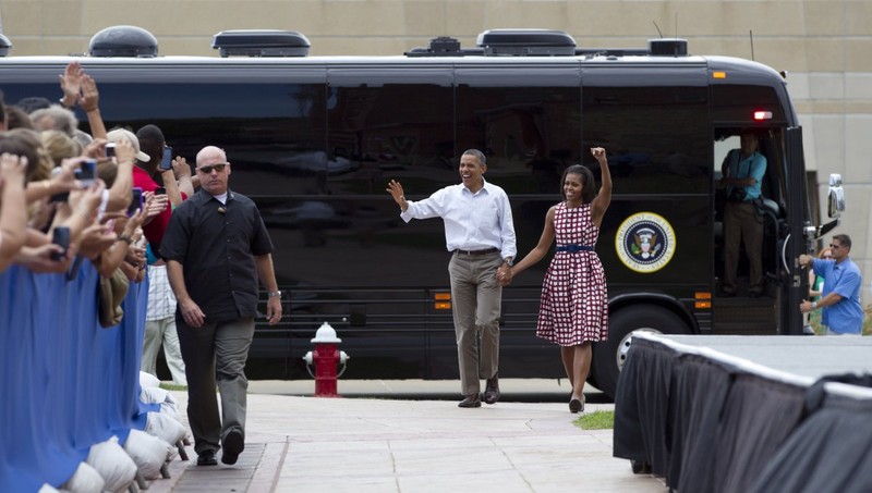Video: Cận cảnh xe buýt bọc thép của Tổng thống Obama ảnh 11 Video: Cận cảnh xe buýt bọc thép của Tổng thống Obama ảnh 11