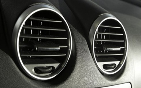 Nguy hiểm chết người khi bật điều hoà trên ô tô không đúng cách ảnh 1