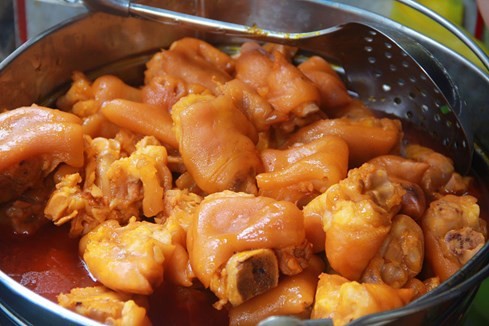 Giải mã sức hấp dẫn của những quán ăn "du kích" ở Sài Gòn ảnh 8