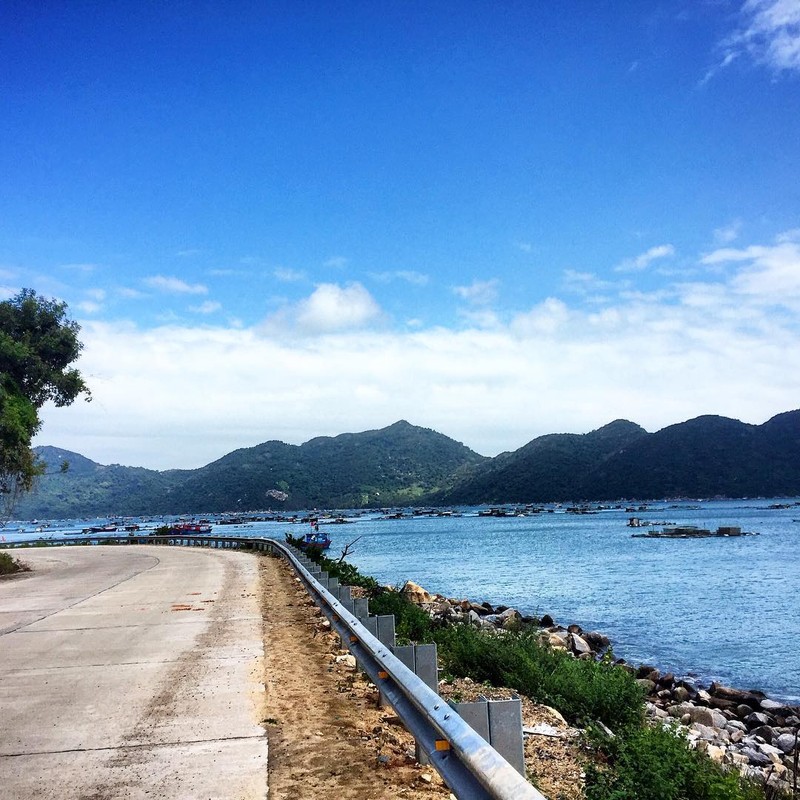 Mê mẩn 5 vịnh biển miền Trung còn rất hoang sơ  ảnh 2