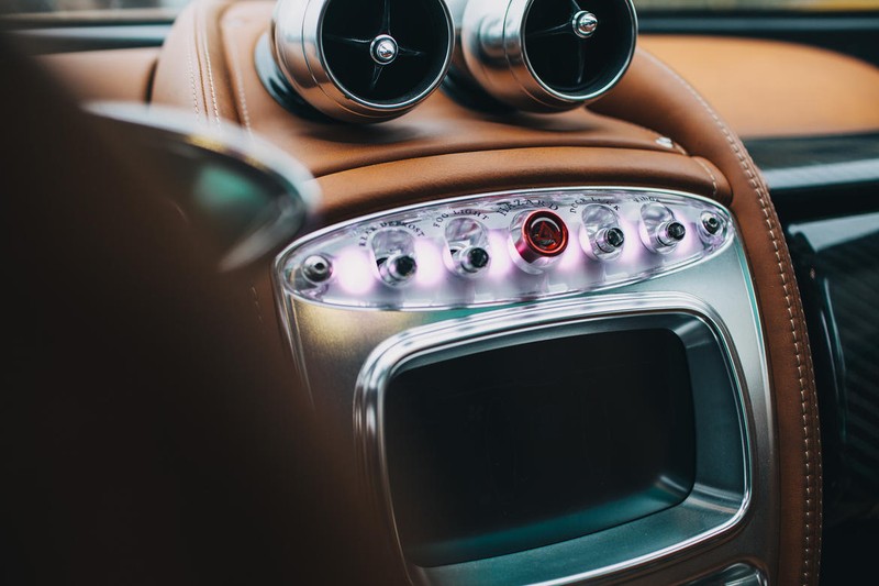 Mãn nhãn nội thất Pagani Huayra giá 78 tỷ đồng ảnh 2 Mãn nhãn nội thất Pagani Huayra giá 78 tỷ đồng ảnh 2
