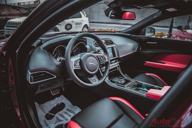Cận cảnh "báo đỏ" Jaguar XE-S đầu tiên Việt Nam ảnh 8 Cận cảnh "báo đỏ" Jaguar XE-S đầu tiên Việt Nam ảnh 8