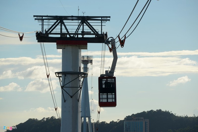 Cáp treo 'xe bus hai tầng' lơ lửng trên vịnh Hạ Long hình ảnh 3 Cap treo 'xe bus hai tang' lo lung tren vinh Ha Long hinh anh 3